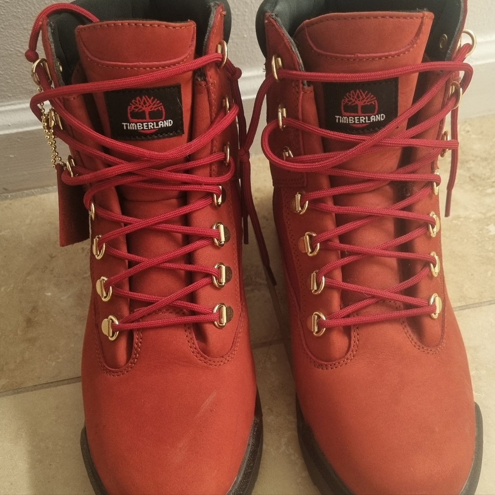 Timberland Red Suede Men's Lace-Up Boots with Gold Hardware - Picture 3 of 8